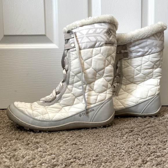 Columbia Shoes - Women’s Columbia Winter Boots size 9.5